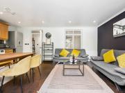 3 bedroom property in Stock Orchard Crescent, London, N7...