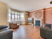 3 bedroom property in Upper Richmond Road West, East...