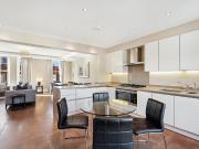 3 bedroom property in Westminster Mansions, Great Smith...