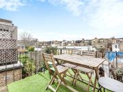 3 bedroom property in Wix's Lane, London, SW4 £3,250...