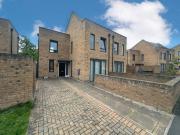3 bedroom property to let in Castle Croft Drive, City...