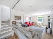 3 bedroom property to let in King Henrys Road, Primrose...