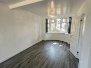 3 bedroom property to let in Saxondale Avenue,...