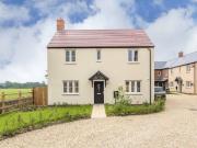 3 bedroom property to let in Wellesley Close, Heyford...