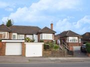 3 bedroom semi detached bungalow for sale in Crawley...