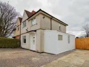 3 bedroom semi detached house for rent in Ascot Road,...