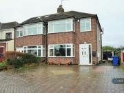 3 Bedroom Semi detached House For Rent In Aveley, South...