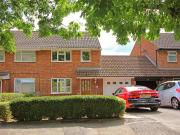 3 bedroom semi detached house for rent in Bradville,...