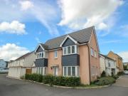 3 Bedroom Semi detached House For Rent In Bristol, South...