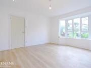 3 bedroom semi detached house for rent in Broadfield...