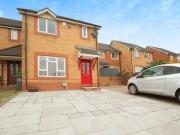 3 bedroom semi detached house for rent in Butterfield...