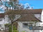 3 Bedroom Semi detached House For Rent In Chessington