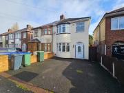 3 bedroom semi detached house for rent in Davis Avenue,...
