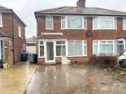 3 Bedroom Semi detached House For Rent In Edgware,...
