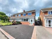 3 bedroom semi detached house for rent in Forest Close,...