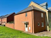 3 bedroom semi detached house for rent in Hawkins Road,...