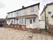 3 bedroom semi detached house for rent in High Street,...
