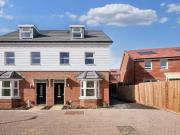 3 bedroom semi detached house for rent in Madeleine...