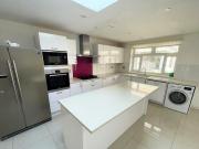 3 Bedroom Semi detached House For Rent In Mill Hill