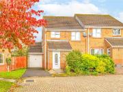 3 bedroom semi detached house for rent in Milland Close,...