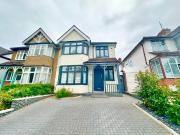 3 bedroom semi detached house for rent in Moss Hall...