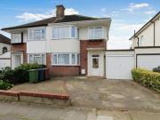 3 Bedroom Semi detached House For Rent In North Harrow,...