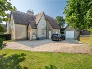 3 bedroom semi detached house for rent in Oakley Lane,...