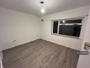 3 bedroom semi detached house for rent in Oakwood Drive,...