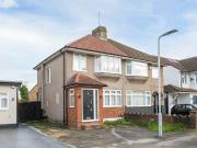 3 bedroom semi detached house for rent in Oxford Avenue,...