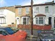 3 bedroom semi detached house for rent in Perth Road,...