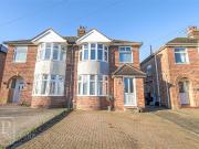 3 bedroom semi detached house for rent in Pinecroft...