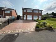 3 bedroom semi detached house for rent in Queens Drive,...