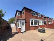 3 bedroom semi detached house for rent in Scholes Drive,...