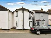 3 Bedroom Semi detached House For Rent In Sittingbourne,...