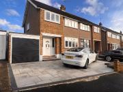 3 bedroom semi detached house for rent in Surrey Drive,...