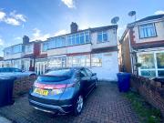 3 bedroom semi detached house for rent in Wood End...
