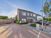 3 bedroom semi detached house for sale in Apricot Close,...