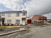 3 bedroom semi detached house for sale in Battershall...