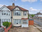 3 bedroom semi detached house for sale in Chalgrove... 3 bedroom semi detached house for sale in Chalgrove...