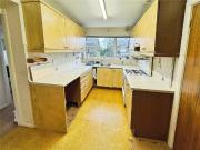 3 bedroom semi detached house for sale in Chawton Close,...