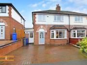 3 bedroom semi detached house for sale in Clive Avenue,...