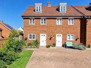 3 Bedroom Semi detached House For Sale In Crowthorne,...