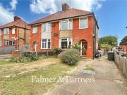 3 bedroom semi detached house for sale in Hadleigh Road,...