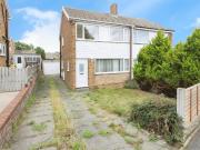 3 bedroom semi detached house for sale in Leeds Road,...