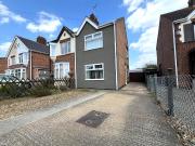 3 bedroom semi detached house for sale in Lincoln Road,...