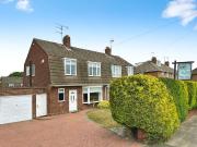 3 bedroom semi detached house for sale in Lingfield...