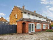 3 Bedroom Semi detached House For Sale In Luton,...