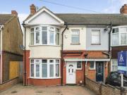 3 Bedroom Semi detached House For Sale In Luton,...