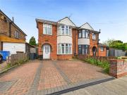 3 bedroom semi detached house for sale in Park View...