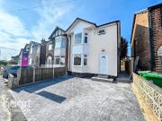 3 bedroom semi detached house for sale in Parkdale Road,...